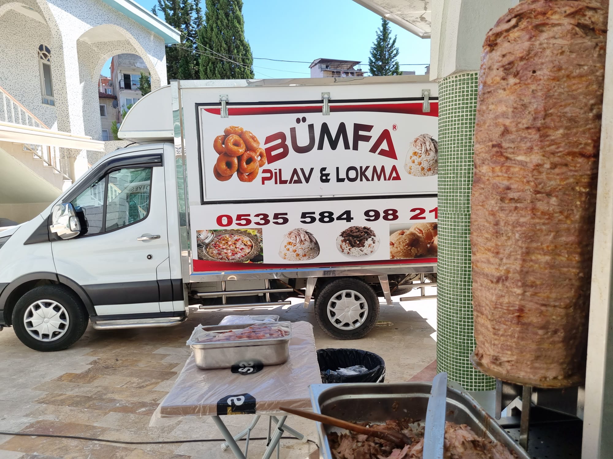 İzmir araçla tavuklu pilav dağıtımı